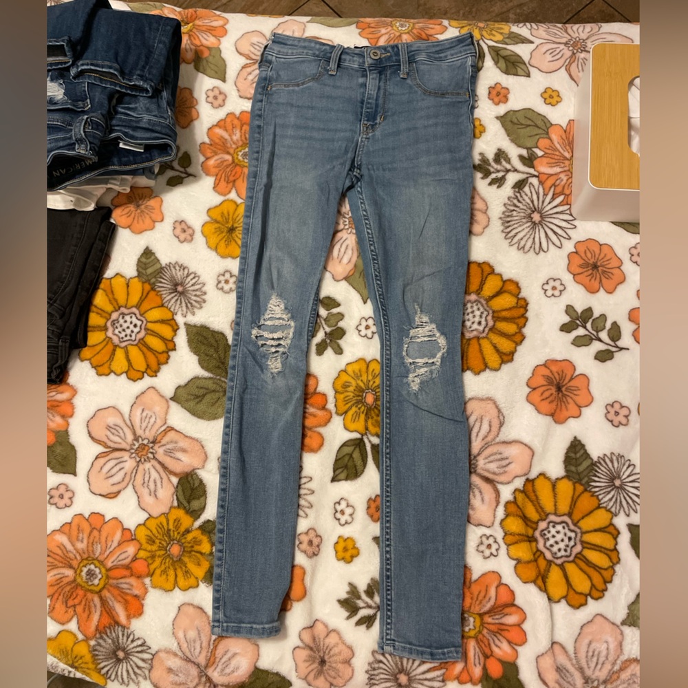 Hollister ripped skinny jeans